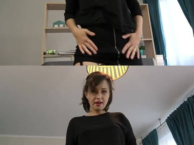 Sexy mother I'd like to fuck With Large Natural Bazookas Shaves Shaggy Twat & Masturbates