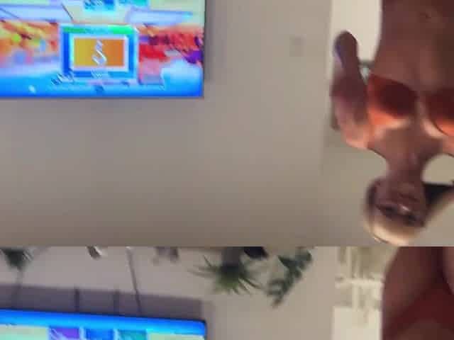 Hawt Florida hottie bouncing her booty & throating penis