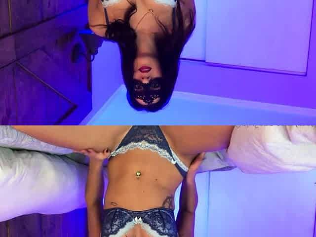 Amateur brunette double toying on webcam