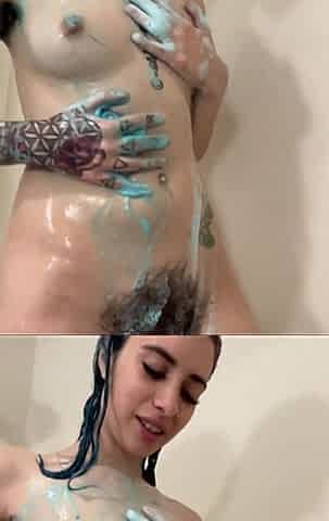 Dirty Girl Soaps up Her Hairy Bush