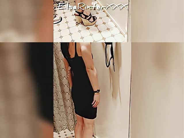 I'm in a fitting room, no panties. ElsaRixterXXX