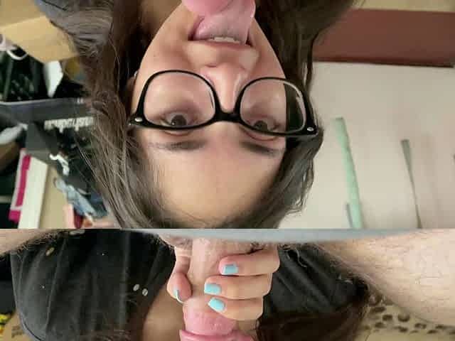 Webcam records amateur teens blowjob