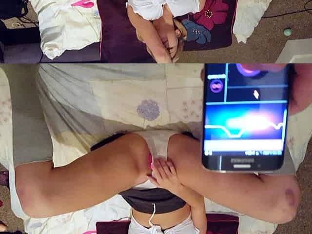 Blonde solo toying