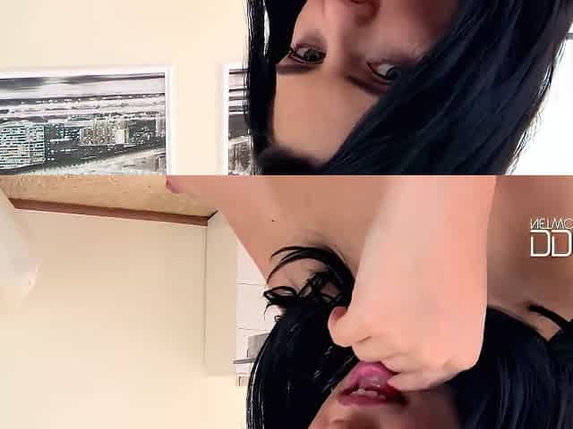 Kira Queen Spreads Apart Her Sexy Long Legs