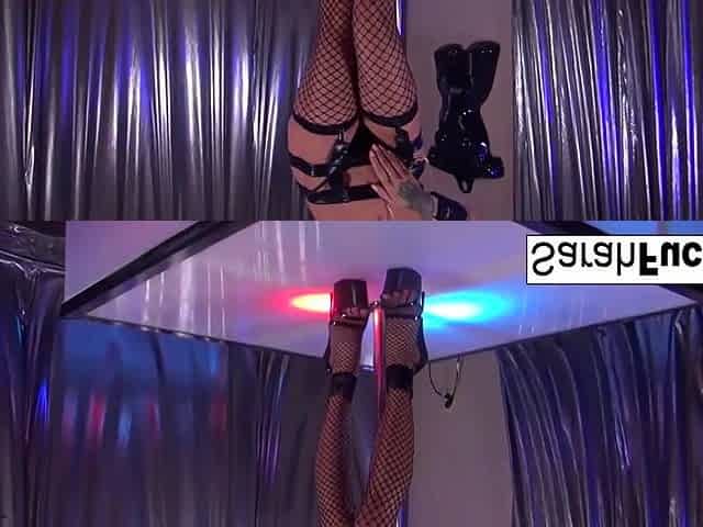 Sarah Jessie : Stripper Sarah Jessie takes a big dick from a customer