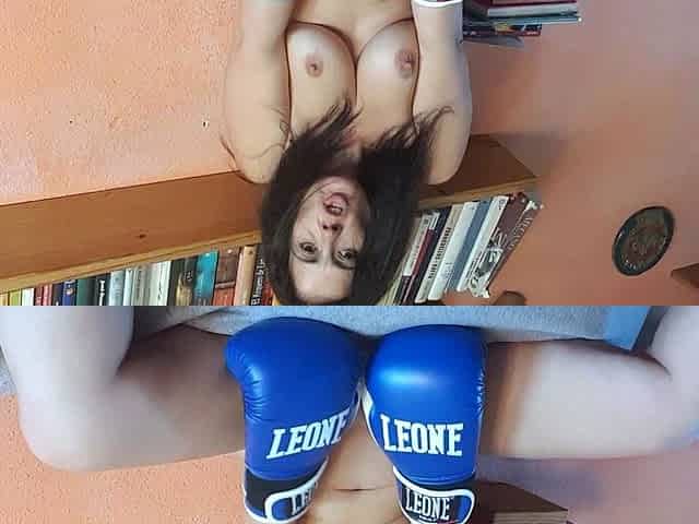 Natural brunette solo toying