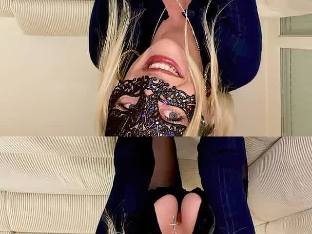 LARGE Sloppy and hot Fellatio with stocks and high heels