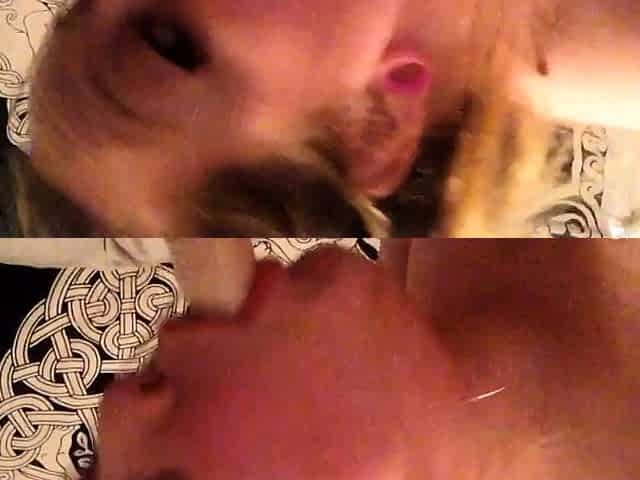 Hot amateur blonde pregnant toying her pussy solo