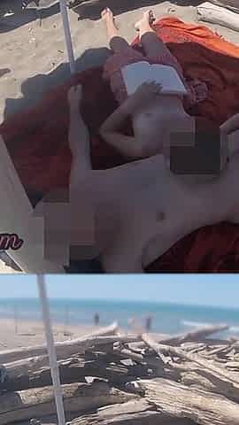 Risky Handjob on the Canary Beach Caught Reading a Book - Misscreamy