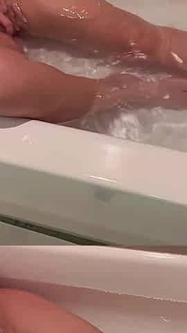 Fa Fiona Unwinds in Hotel Bath