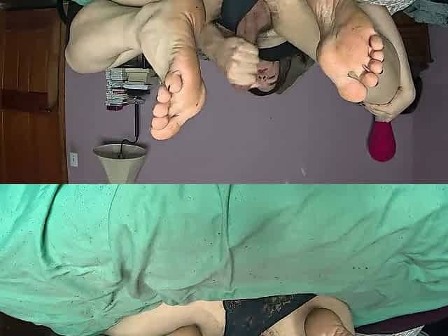 Gratifying myself during the time that showing off my butt and soles