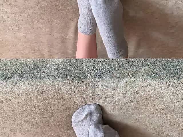 The cutie her legs and takes off her socks with her feet