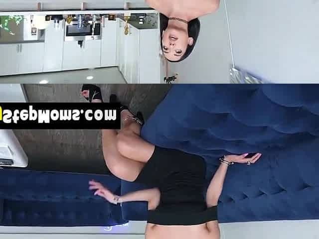 Long Legged Beautiful Stepmom Chloe