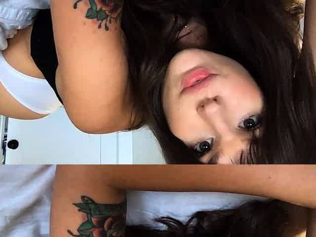 Brunette amateur webcam babe pleases pussy