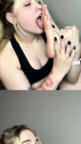Blonde Teen Solo Masturbating On Webcam