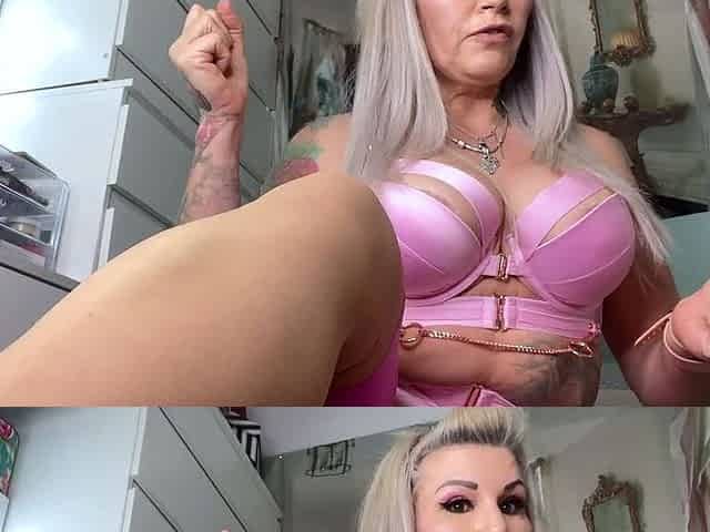 Alluring Blonde Babe with Pink Pussy Masturbate on Cam