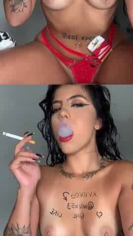 Latina smokes