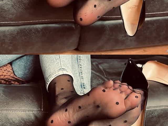 Do You Love Stockings & Jeans Combo?