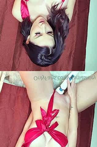 Pissing masturbating babe solo toy play