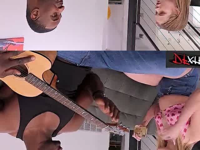 Roommate Can not Resist Coco Lovelocks Cute Feet on his Knob