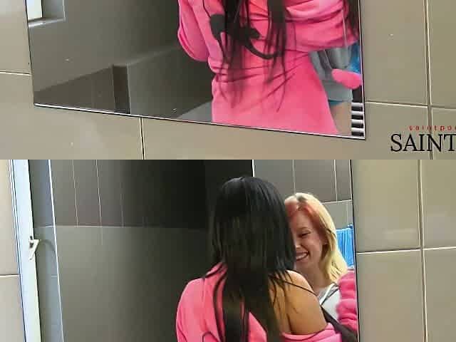 Lez Out In A Bathtub - Minnie Manga And Nia Black