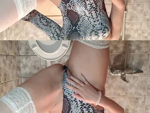 Pissing Fxtreme, Hawt Beauty Pee For U, GOLDEN SHOWER, Despairing Pee