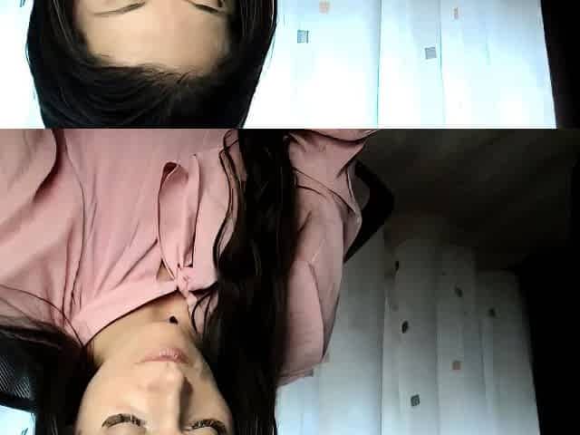 Brunette solo masturbation on webcam