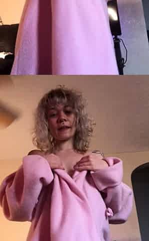 Petite small tit babe with perfect pussy masturbates