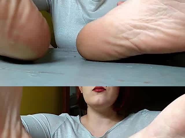hot sweetheart sucks her own toes