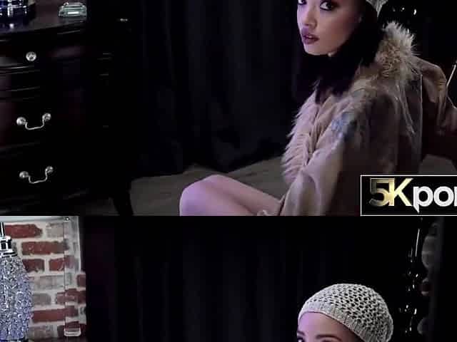 Scarlett Bloom In Scarlett Happily Deepthroats This Bwc