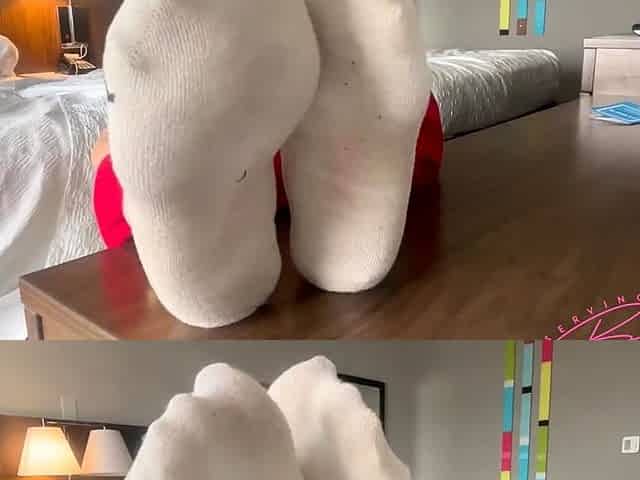 Linsey Dawn solo foot fetish