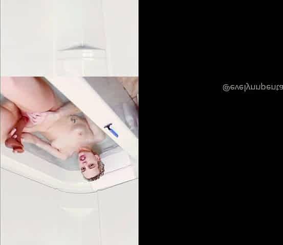 Amateur preggo hoe toys her pussy close up in fetish solo