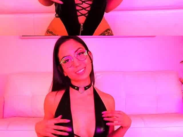 Pissing masturbating babe solo toy play