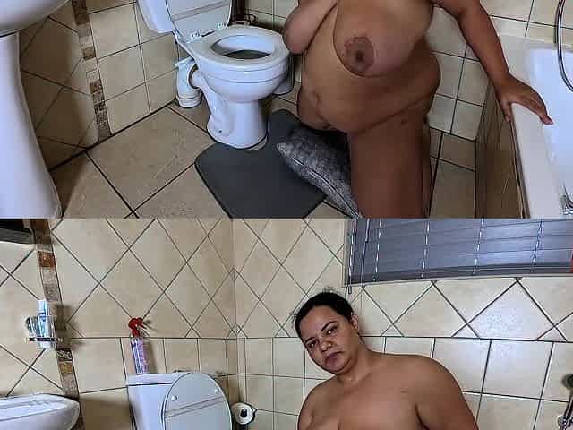 Playing with my chubby twat during the time that licking the water closet