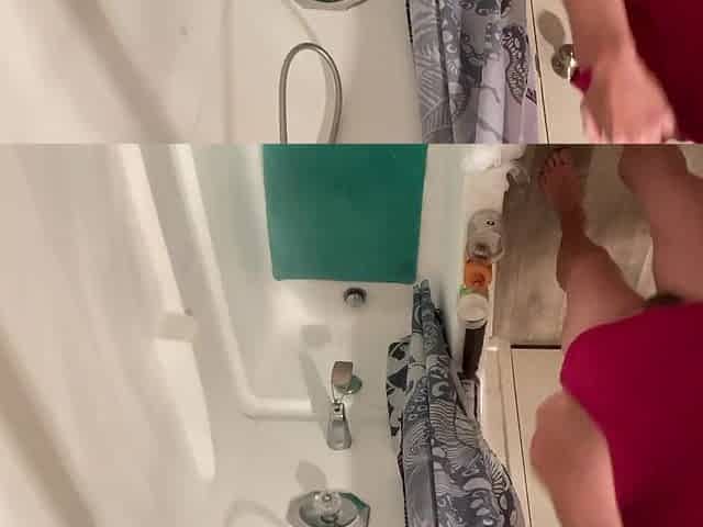 Bre screws her butt in the shower