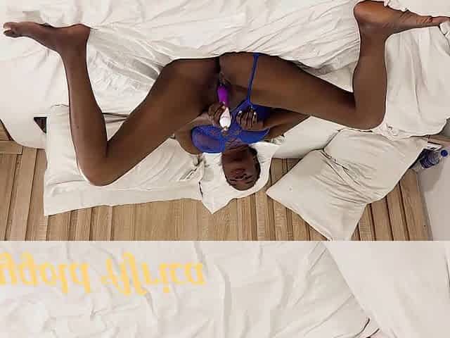 Honryblack porn1 - hot black wife masturbating