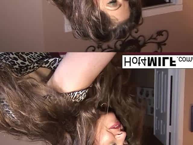 Hawt cougar gets some large ebony rod