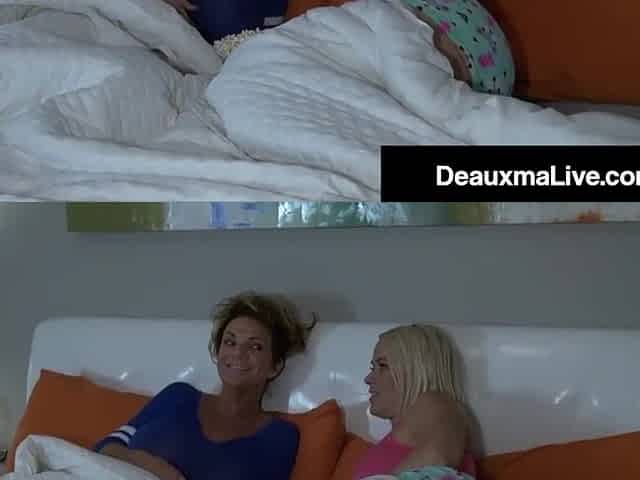 Lesbo Cougar Deauxma ding-dong Screws Savannah Steele !
