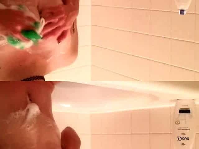 Teen Masturbates on Webcam in the Bath