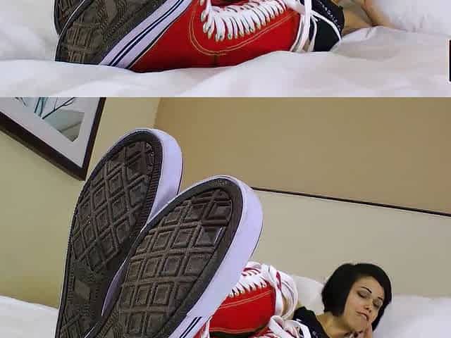 Tiny Bailey Paige Uses Her Perspired Feet To Foot Job PhillyJhon!