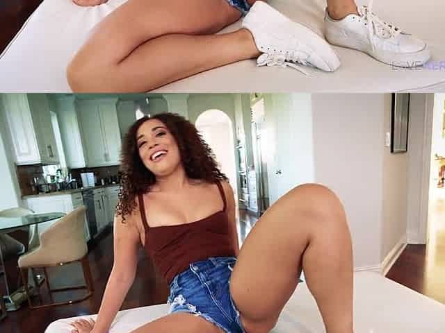 Hawt Feet Tease With Willow Ryder