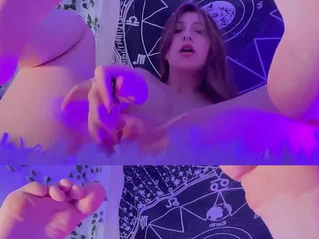 Krasavica Podrostok Baluetsya S Dildo