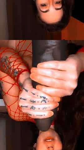 Amateur brunette double toying on webcam