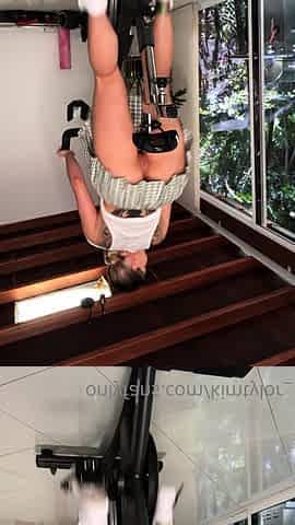 amateur raintree03 flashing ass on live webcam