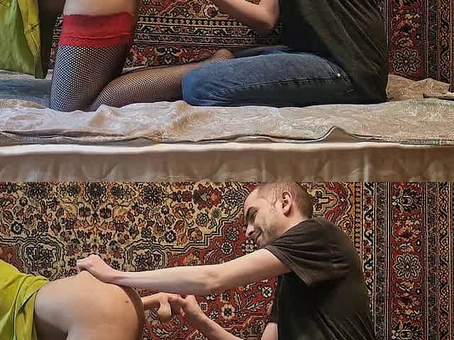 Dude masturbates a beauty's anal with a sextoy