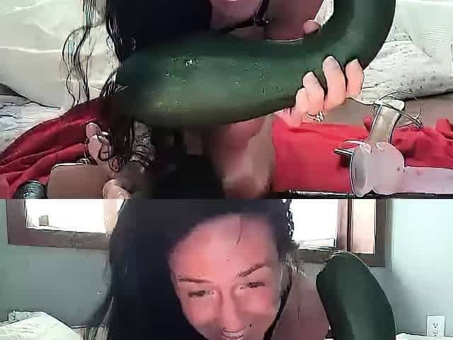 Natural brunette solo toying