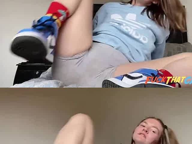 Latina Anal Solo con una Chica Tatuada