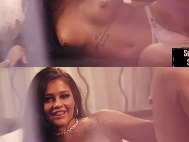 Cuntfingering sensual stripping goddess
