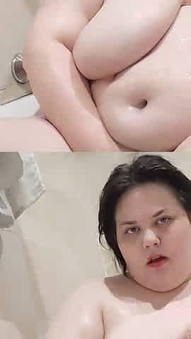 BBW Masturbating in the Bath