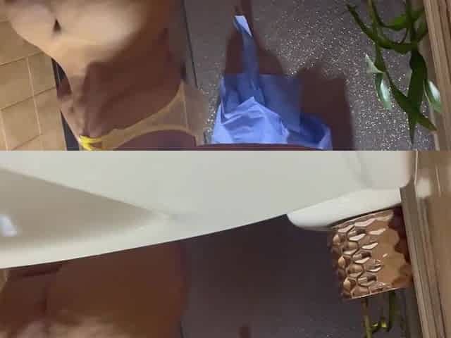 Camera records gorgeous squirts in the clinic bath